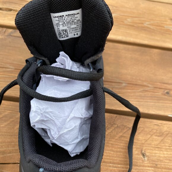 Under Armour Boys Running Shoes 5Y Black/White - Picture 8 of 11